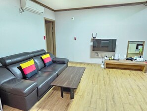 Cortinas blackout, wifi gratis y ropa de cama 