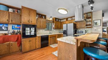 Microwave, oven, stovetop, dishwasher