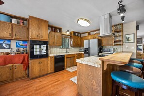 Microwave, oven, stovetop, dishwasher