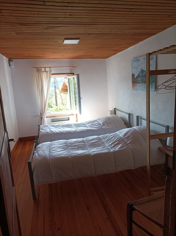 2 bedrooms, iron/ironing board