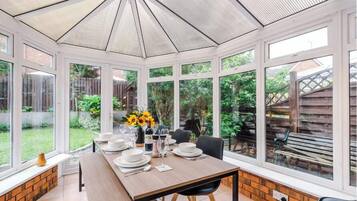 Apartment | In-room dining