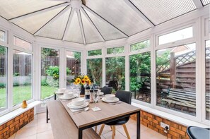 Apartment | In-room dining