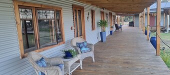 RoolagoonHomestead large deck and large gardens ideal for families. Pet friendly
