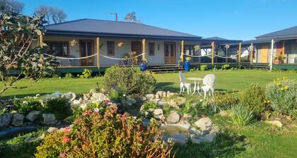 RoolagoonHomestead large deck and large gardens ideal for families. Pet friendly
