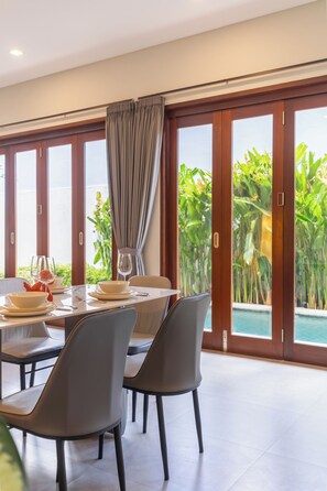 Villa | Esszimmer