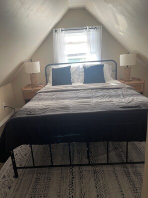 2 bedrooms, iron/ironing board, WiFi, bed sheets