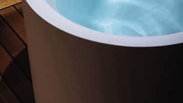 Casa, baño privado (with Sauna, 2nd Floor) | Baño | Secadora de cabello, toallas, shampoo, papel de baño