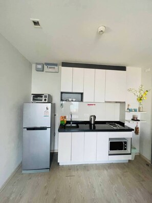 Apartment, 2 Bedrooms, Accessible, Smoking | Interior