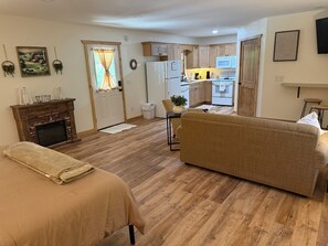 시그니처 캐빈, 킹사이즈침대 1개 및 소파베드, 파티오, 산 전망 | 각각 다른 스타일의 인테리어, 각각 다르게 가구 비치, 다리미/다리미판, 무료 WiFi