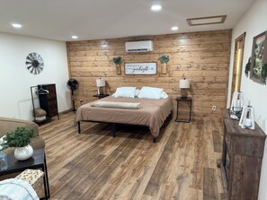 Signature Cabin, 1 King Bed with Sofa bed, Patio, Mountain View | Individually decorated, individually furnished, iron/ironing board
