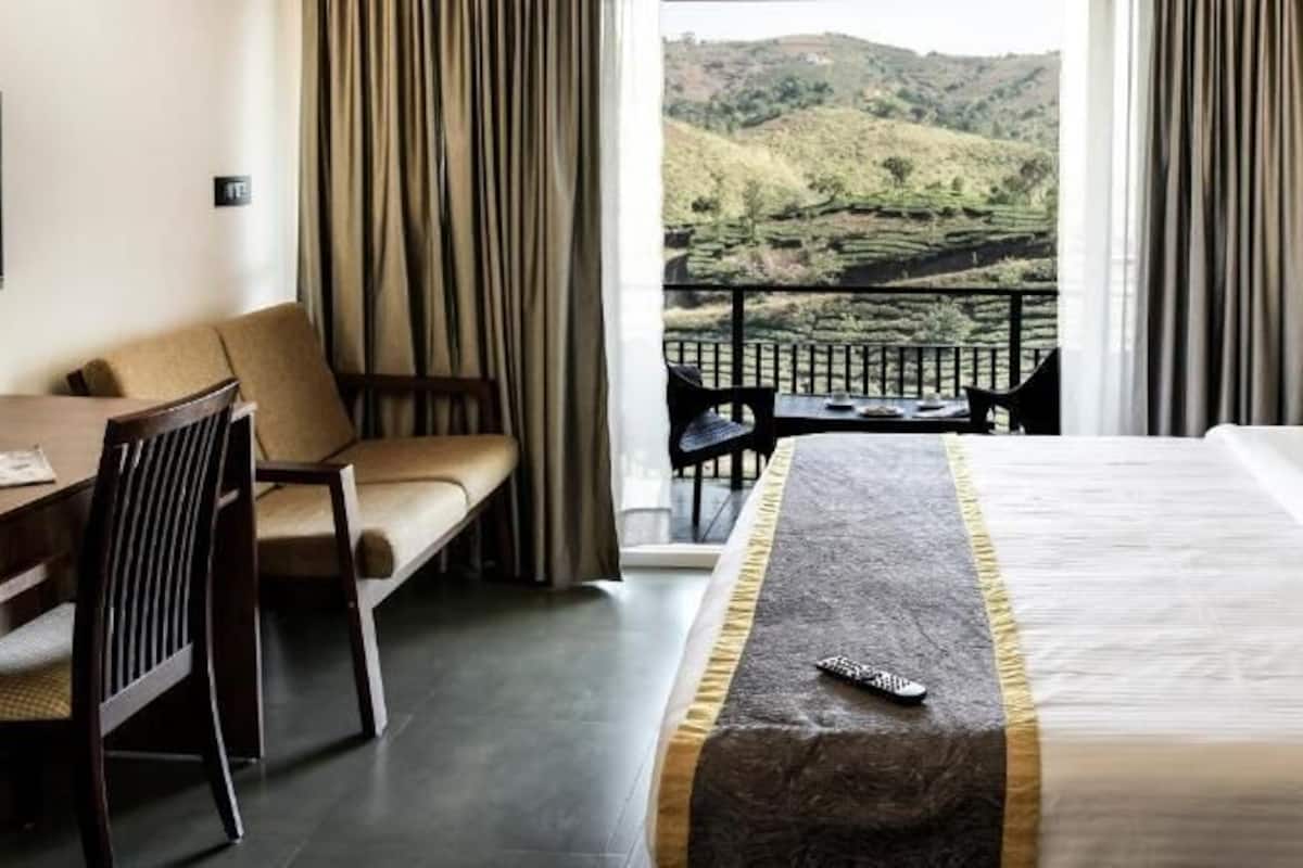 Deluxe Room, Balcony, Mountain View | Soundproofing, free WiFi, bed sheets