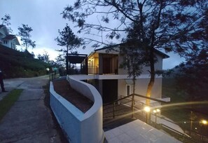 Mặt tiền nơi lưu trú