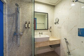 Deluxe Private AC Room with Ensuite Bathroom | Bathroom