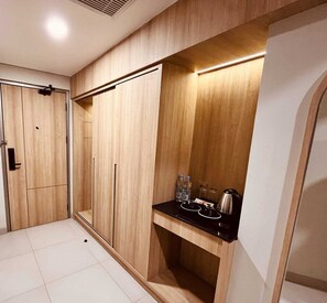 Deluxe Single Room, City View | Desk, free WiFi