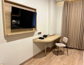 Deluxe Single Room, City View | Desk, free WiFi