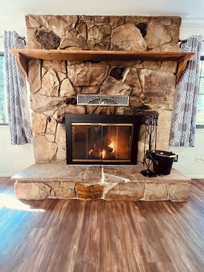 Interior - Serene cabin w/fast WiFi, central AC, and office nook (Arnold)