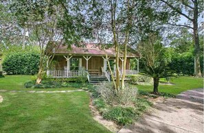 Exterior - Guesthouse w Lake Access Private Retreat - Historic Highland Rd Home Sweet Home” (Baton Rouge)