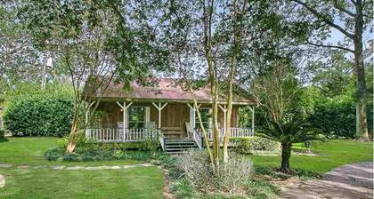 Guesthouse w Lake Access Private Retreat - Historic Highland Rd Home Sweet Home”