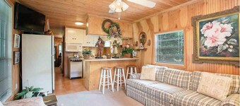 Guesthouse w Lake Access Private Retreat - Historic Highland Rd Home Sweet Home”