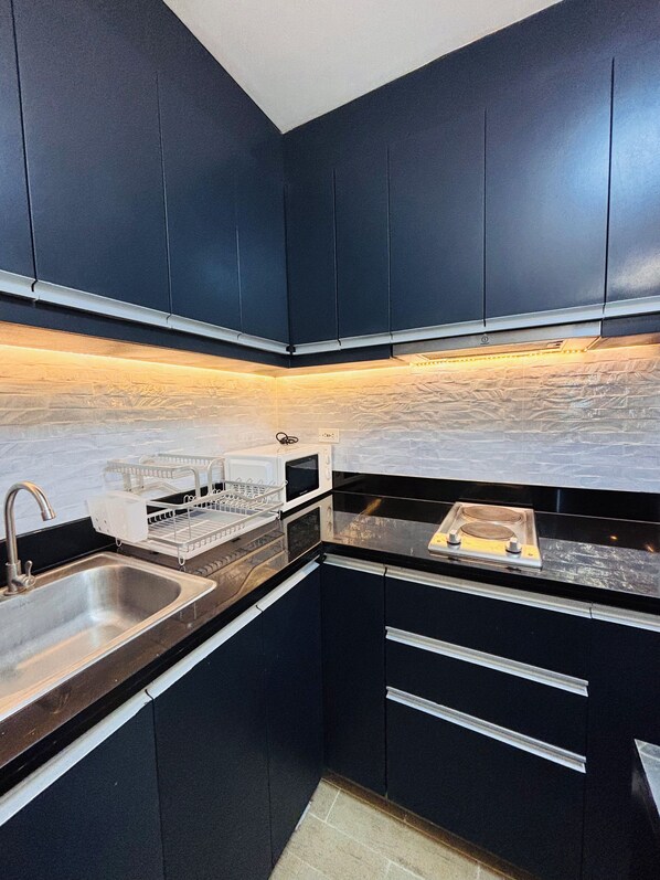 Fridge, microwave, stovetop