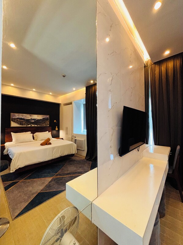 1 bedroom, iron/ironing board, Internet, bed sheets - Elegant Comfort Stay (Iloilo City)