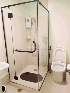 Hair dryer, towels - 604 New Brenthill Premium Condo Near SMBaguio (Baguio)