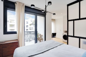 Desk, iron/ironing board, free WiFi, bed sheets - Studio Sleek & Refined - Levallois-Perret (Levallois-Perret)