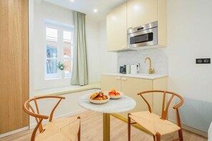 Fridge, microwave, stovetop, coffee/tea maker