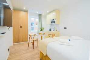 Iron/ironing board, free WiFi, bed sheets