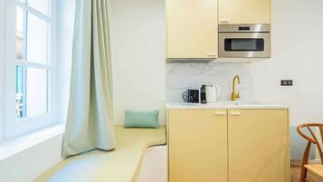 Fridge, microwave, stovetop, coffee/tea maker