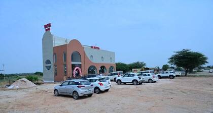 SR Hotel Restaurant & Cafe
