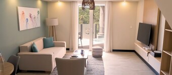 Nestled in a unique Mediterranean
inspired residential estate of Port Chambly