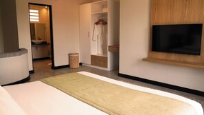 3 chambres, fer et planche à repasser, Wi-Fi, draps fournis