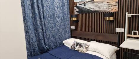 1 soveværelse, skrivebord, strygejern/strygebræt, weekendseng