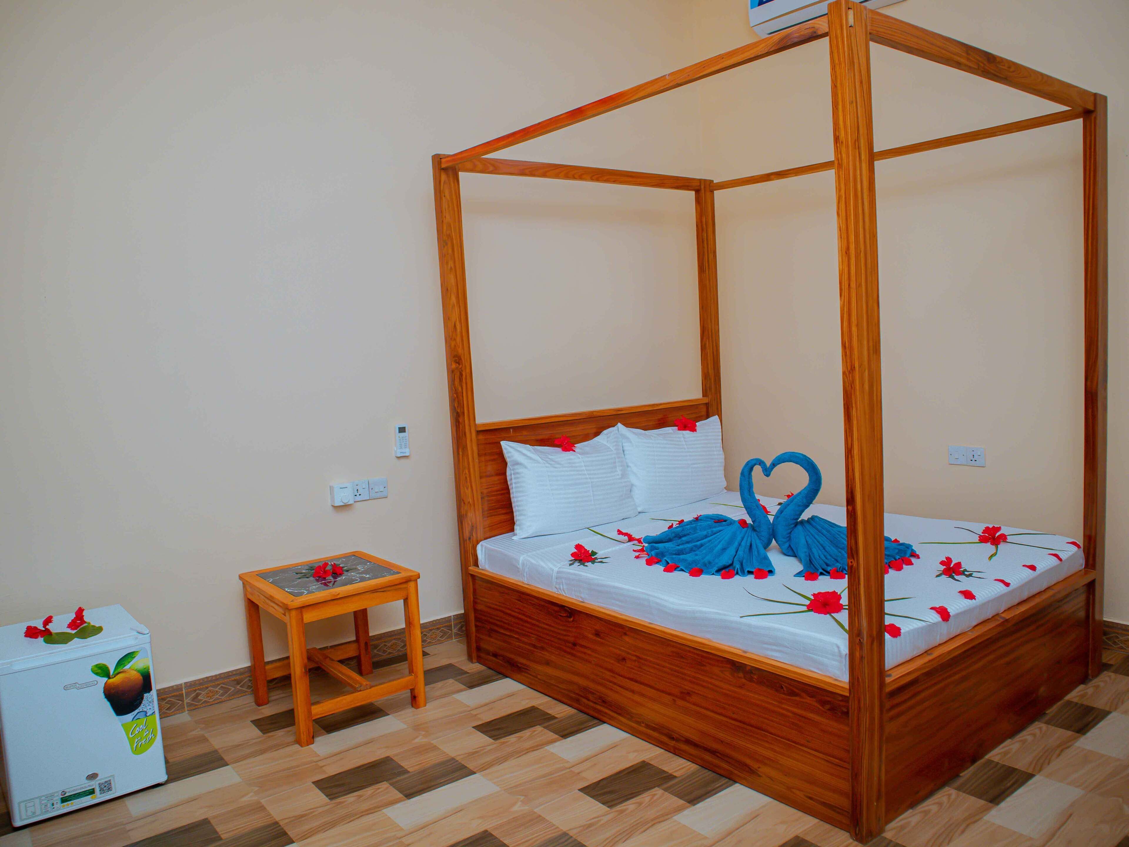 Quarto casal standard, sacada, vista para o jardim | Roupas de cama antialérgicas, escrivaninha