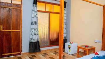 Chambre Double Standard, balcon, vue jardin | Fer et planche à repasser, Wi-Fi gratuit