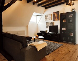 Smart TV, fireplace, books, stereo - Lovingly converted 90 sqm attic apartment. Experience idyllic Selfkant. (Heinsberg)