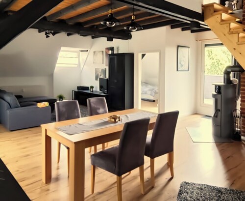 Liebevoll ausgebaute 90qm Dachgeschosswohnung.
Idyllisches Selfkant erleben.