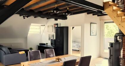 Liebevoll ausgebaute 90qm Dachgeschosswohnung.
Idyllisches Selfkant erleben.