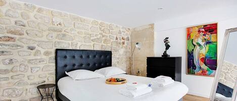 1 habitación, escritorio, tabla de planchar con plancha y wifi gratis