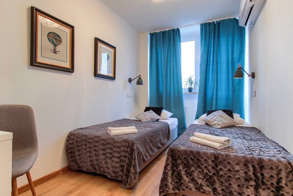 1 غرفة نوم ومكتب ومكواة/لوح كي وسرير سفر