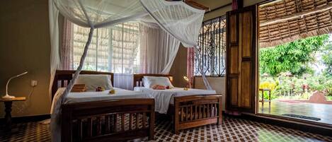 Chambre Triple Deluxe | Bureau