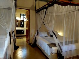 Habitación Deluxe con 2 camas individuales, vistas al jardín | Escritorio