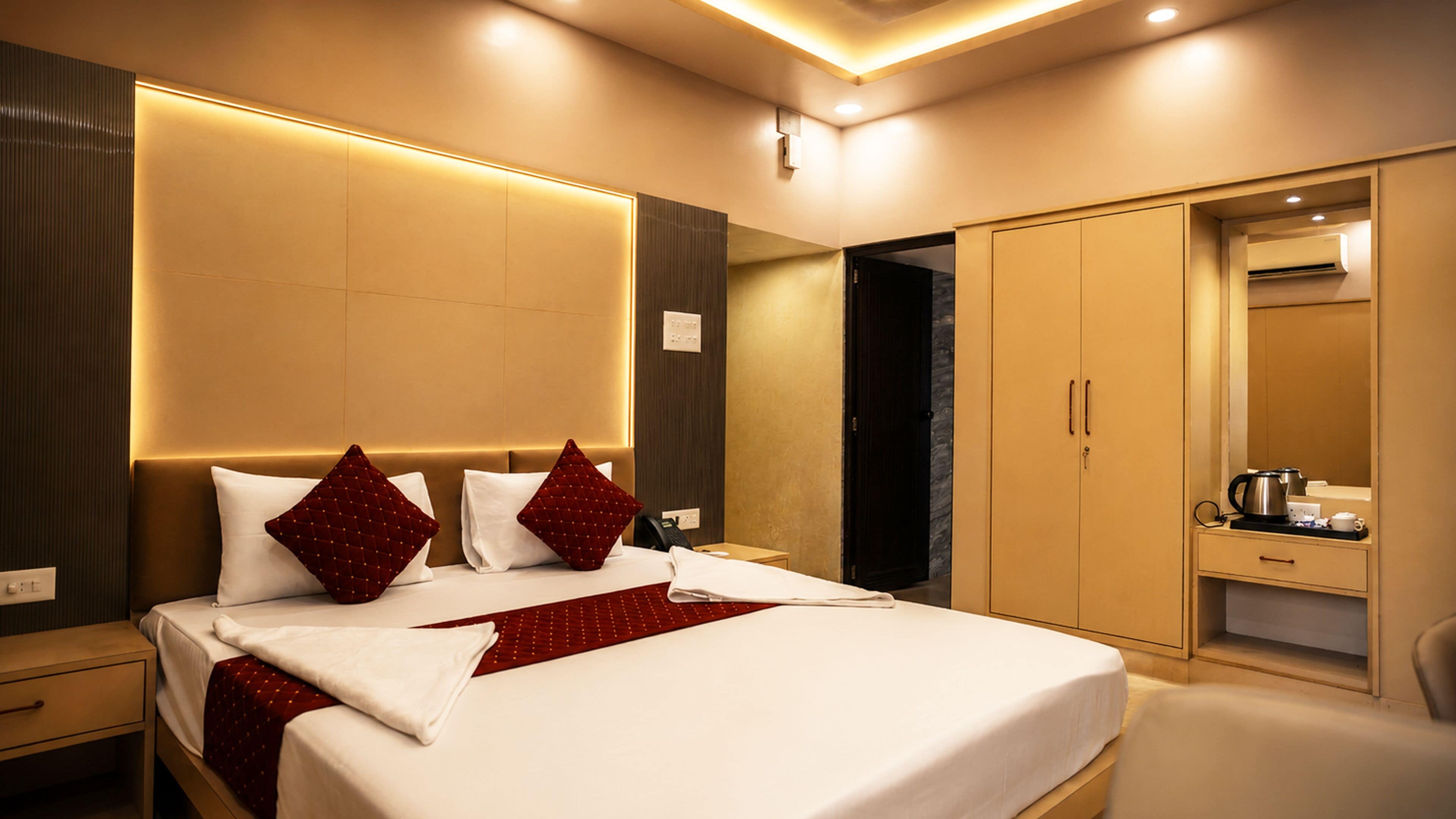 Habitación Deluxe doble | Ropa de cama de alta calidad, colchones Select Comfort, minibar