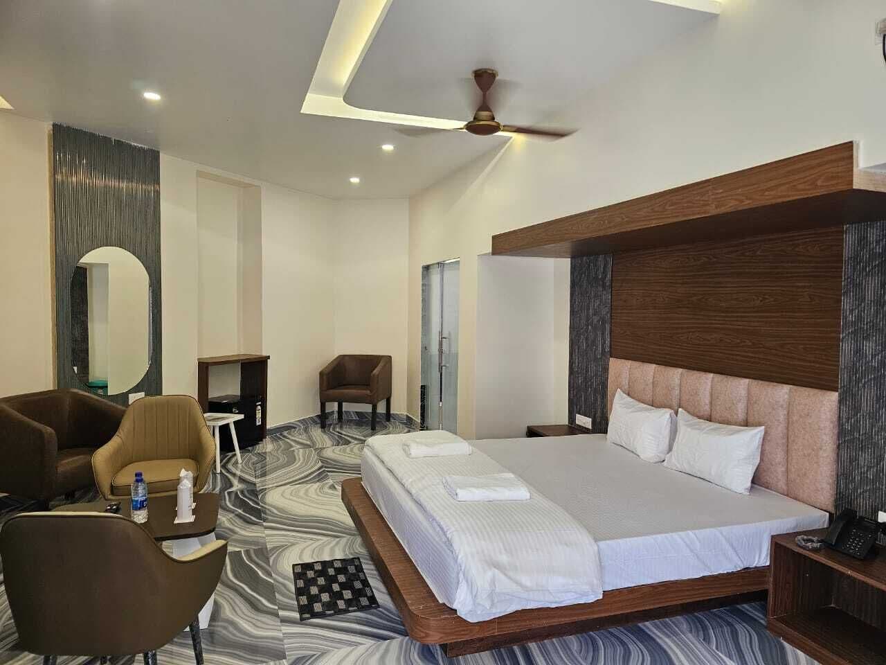 Ylelliset vuodevaatteet, Select Comfort -patjalliset sängyt, minibaari