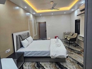 Deluxe Double Room | Room amenity - Jowar Hoter & Resort (Kanthi)