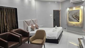 Premium Double Room | Desk, laptop workspace, free WiFi