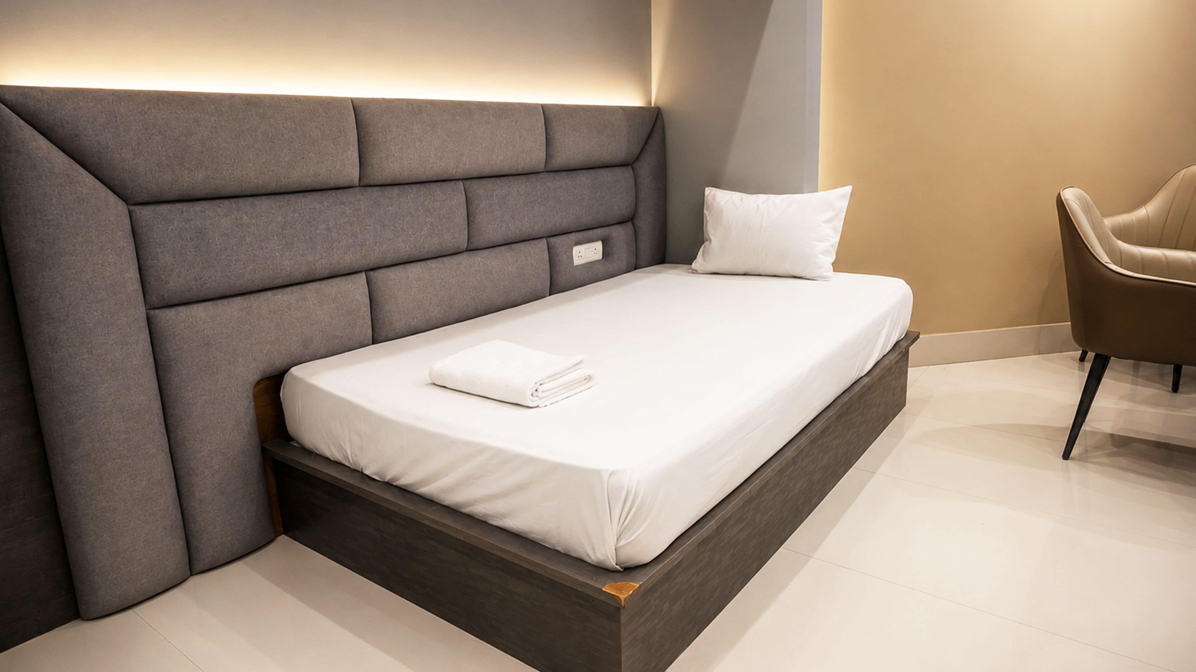 ห้องพรีเมียมดับเบิล | เครื่องนอนระดับพรีเมียม, เตียง Select Comfort, โต๊ะทำงาน