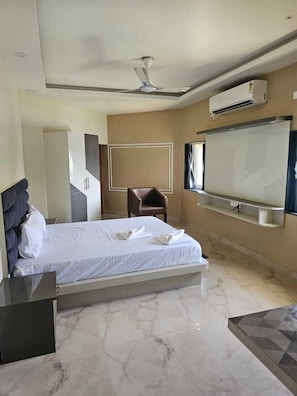 Deluxe Double Room | Room amenity