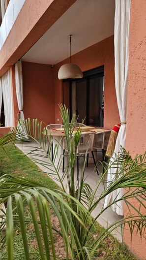 Apartment, 2 Bedrooms, Accessible, Patio | Outdoor dining